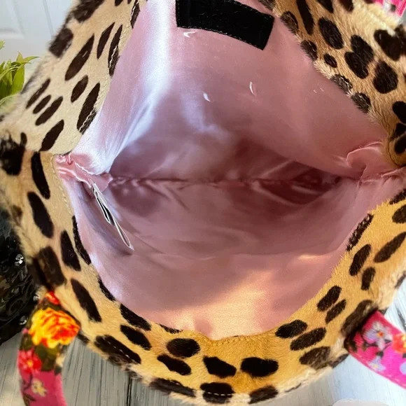 ♥️SOLD♥️🍀💁🏻♀️Dolce & Gabbana Leopard Pony Hair Tote🍀💁🏻♀️ - Picture 6 of 17